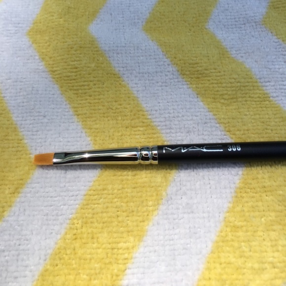 ISO MAC LIP BRUSH 301